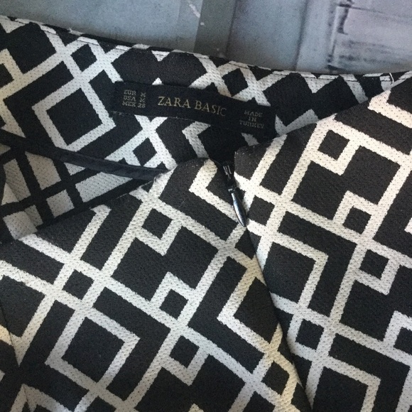 Zara Basic Geometric Women’s Shorts - Picture 3 of 3